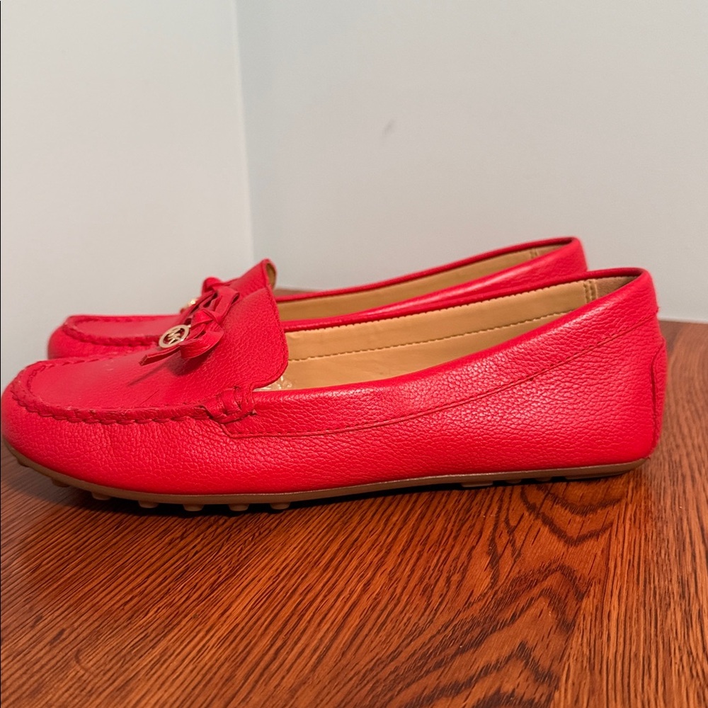 Michael Kors, Cherry Red with Gold Bow, Flats - Picture 2 of 4